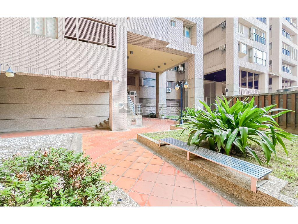 逢甲青海精美工作室店面房屋室內格局與周邊環境