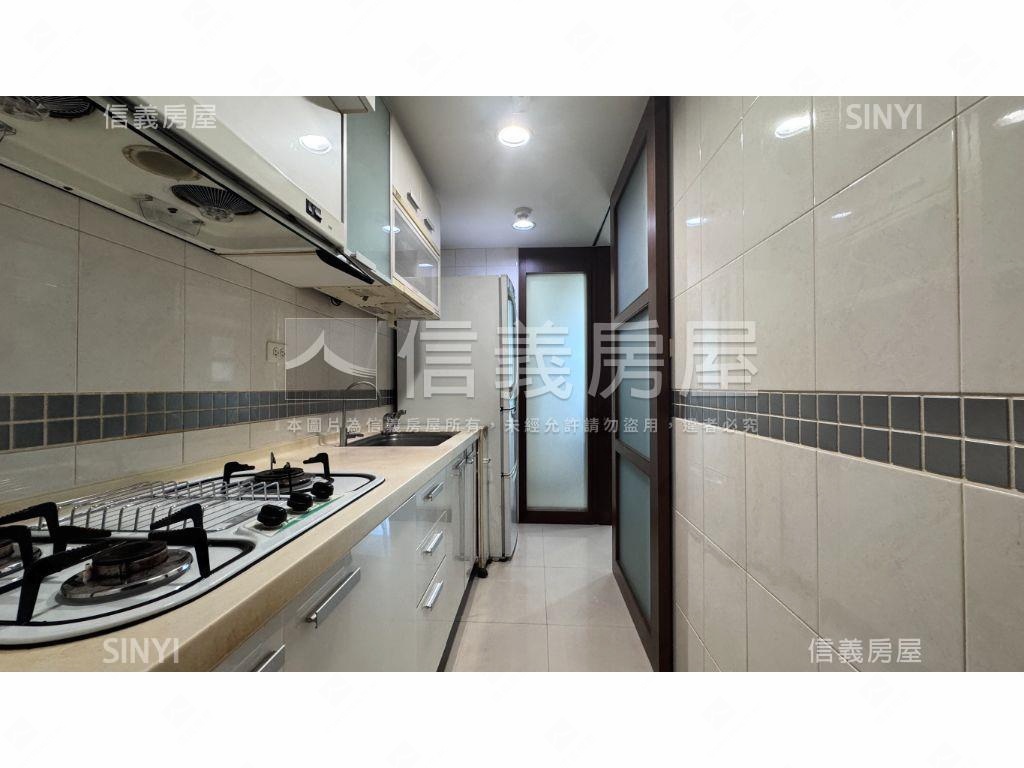 德安臻藏高樓四房平面車位房屋室內格局與周邊環境