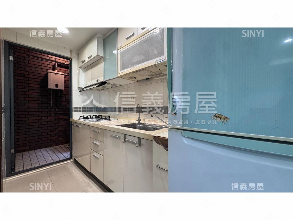 德安臻藏高樓四房平面車位房屋室內格局與周邊環境