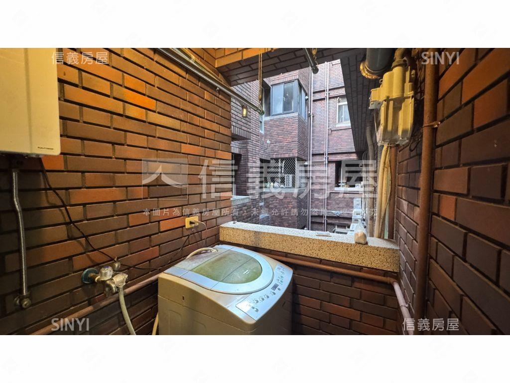 德安臻藏高樓四房平面車位房屋室內格局與周邊環境