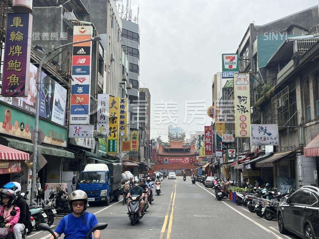 中正路雙面寬透店房屋室內格局與周邊環境