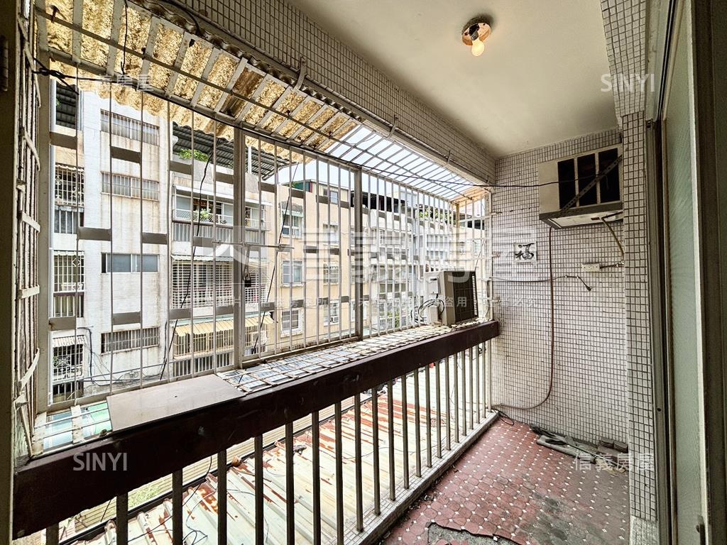 鳳山行政中心旁採光公寓房屋室內格局與周邊環境