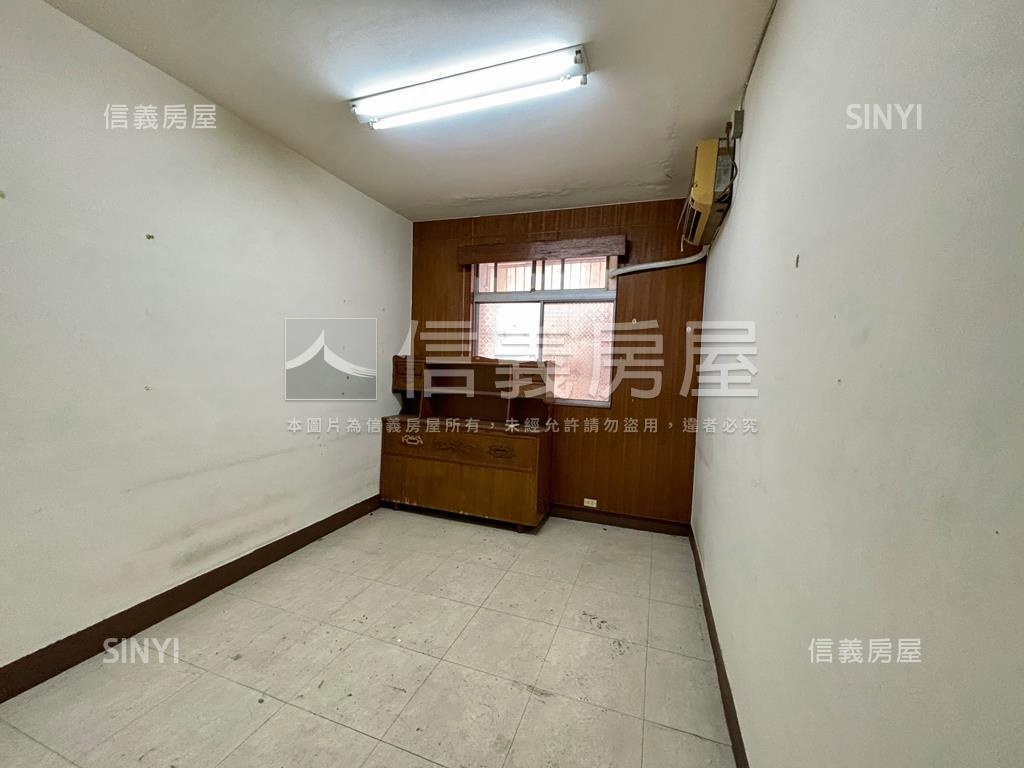 鳳山行政中心旁採光公寓房屋室內格局與周邊環境