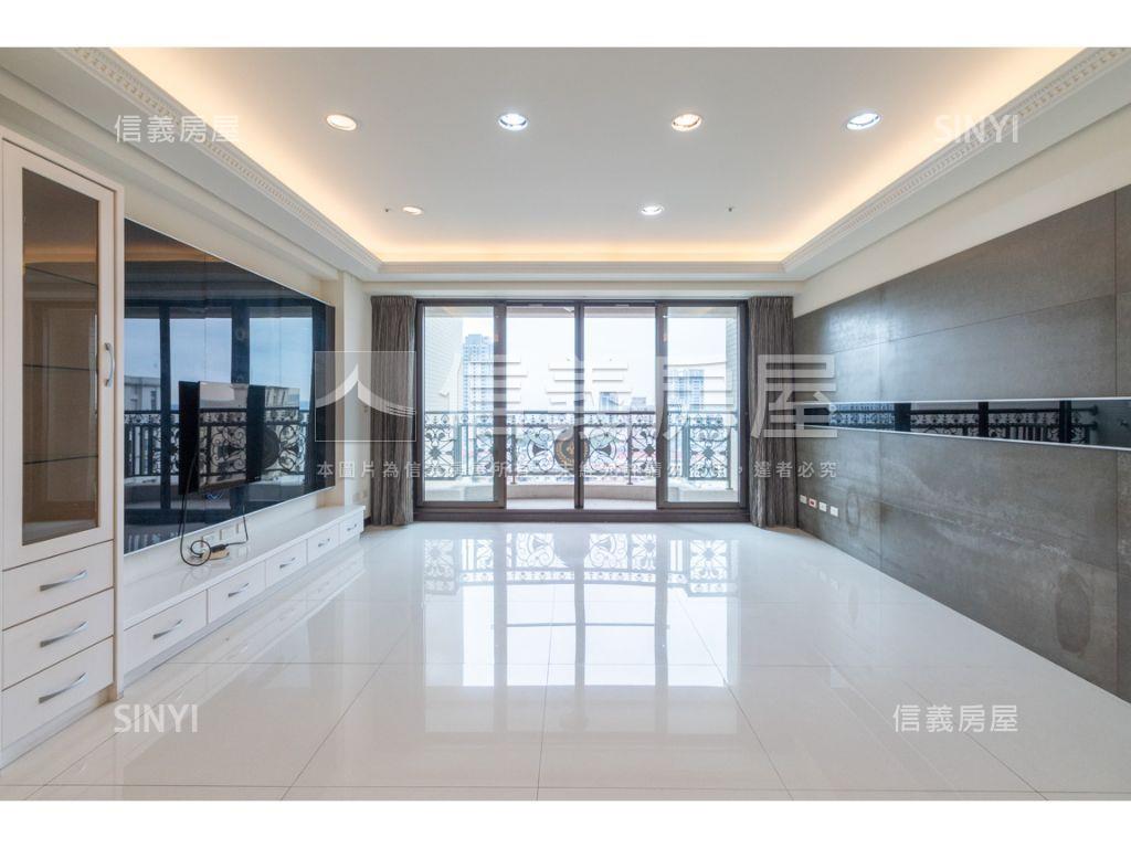 八期稀有大四房雙車位房屋室內格局與周邊環境