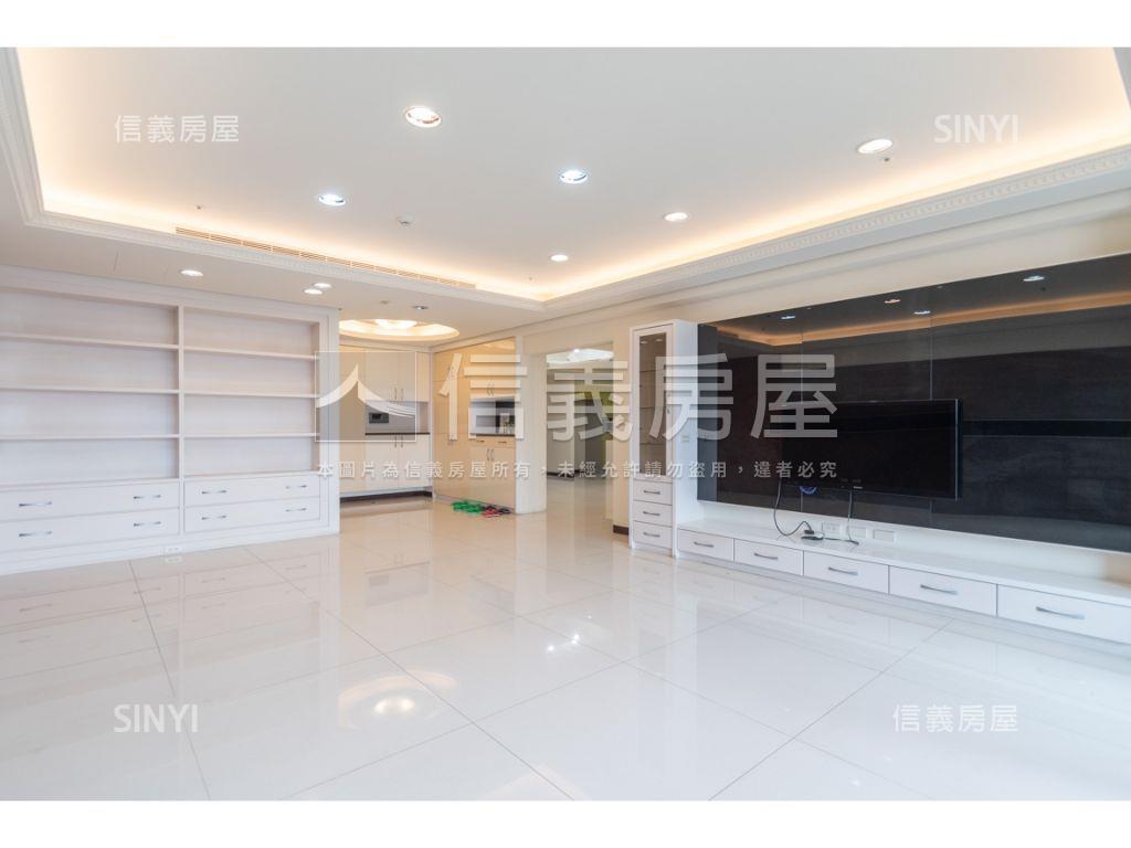 八期稀有大四房雙車位房屋室內格局與周邊環境