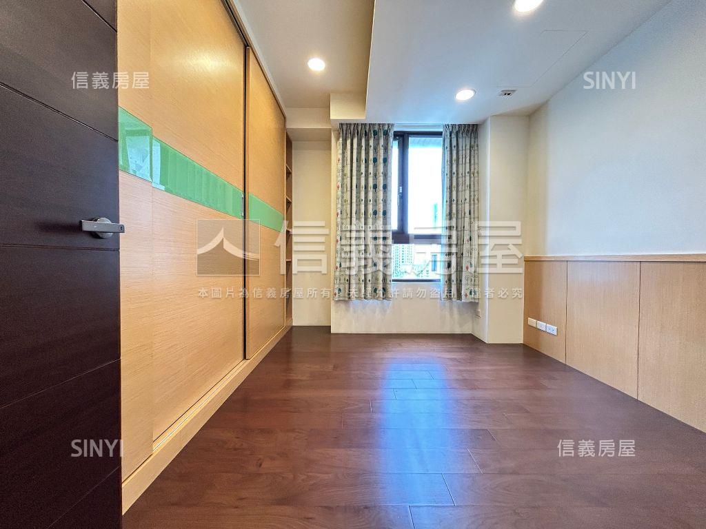 八期久樘大四房Ｂ１車位房屋室內格局與周邊環境