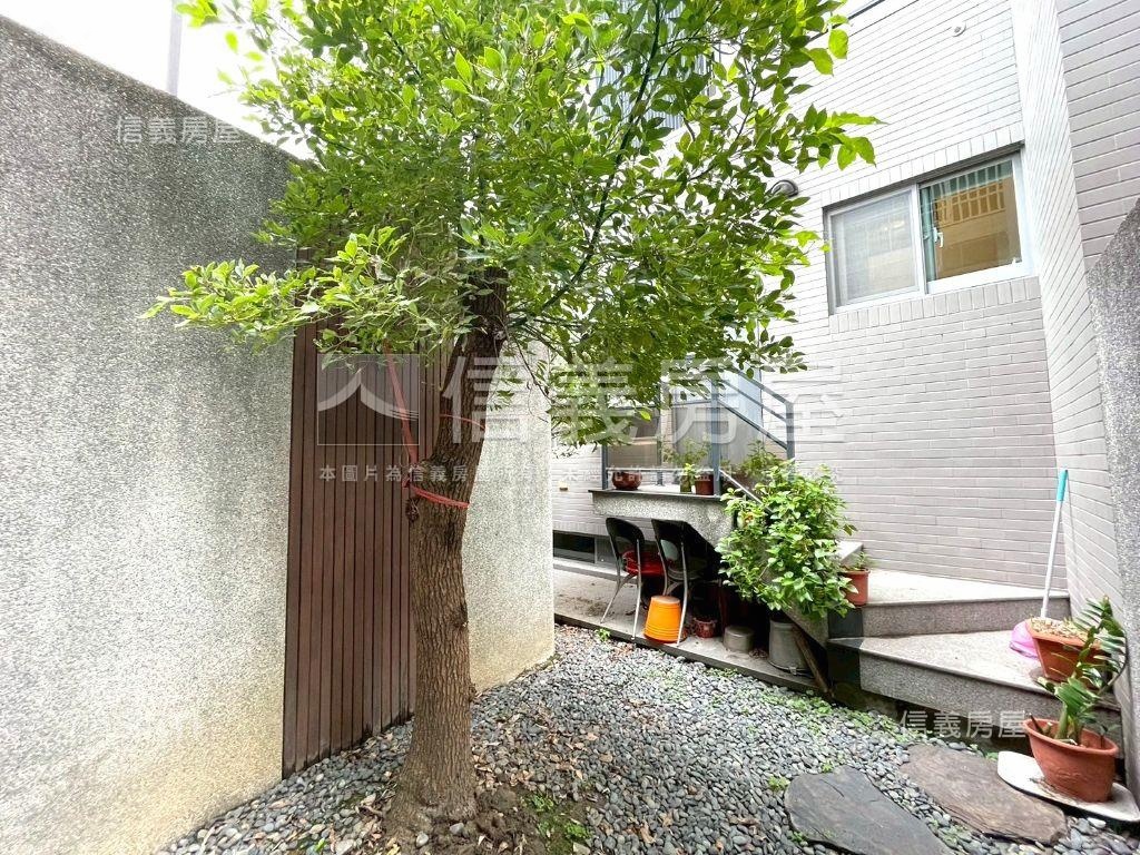近捷運奢華豪墅三車位房屋室內格局與周邊環境