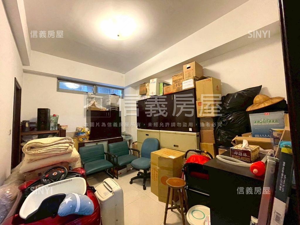近捷運奢華豪墅三車位房屋室內格局與周邊環境