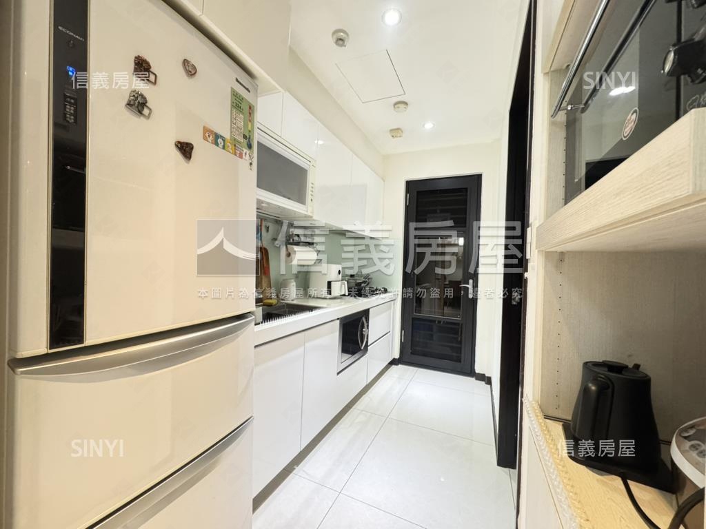 藝光年兩房平面車位房屋室內格局與周邊環境