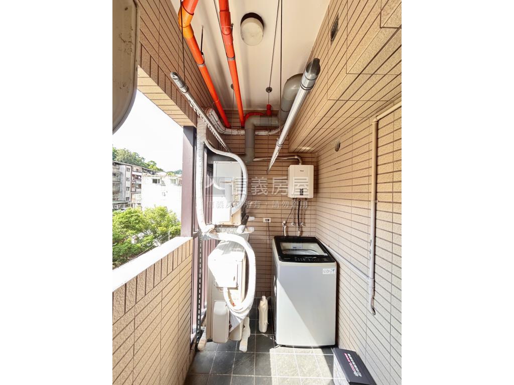 合登明亮典雅兩房附車位房屋室內格局與周邊環境