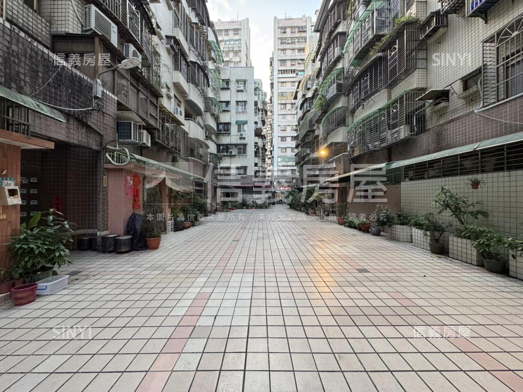 專任台北京城方正三房房屋室內格局與周邊環境