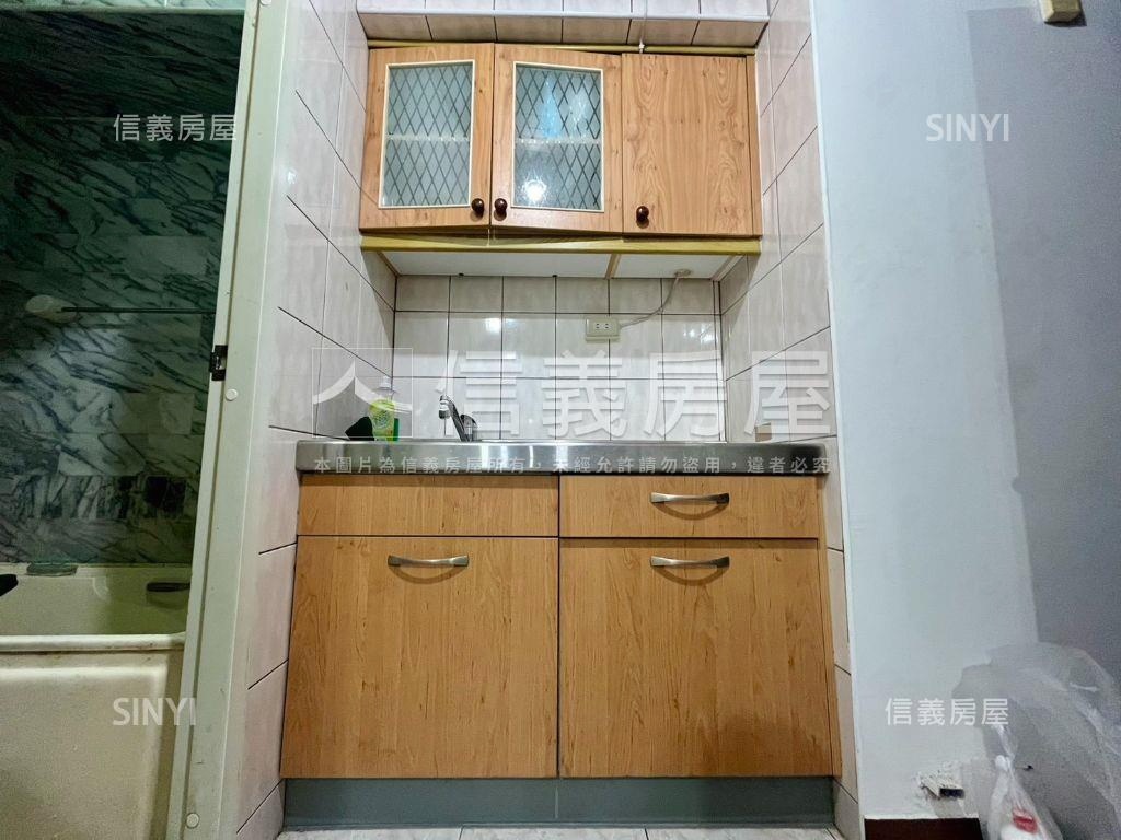 東區鄉城稀有套房房屋室內格局與周邊環境
