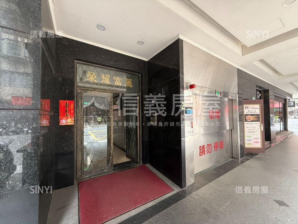 西門家樂福角窗店面房屋室內格局與周邊環境