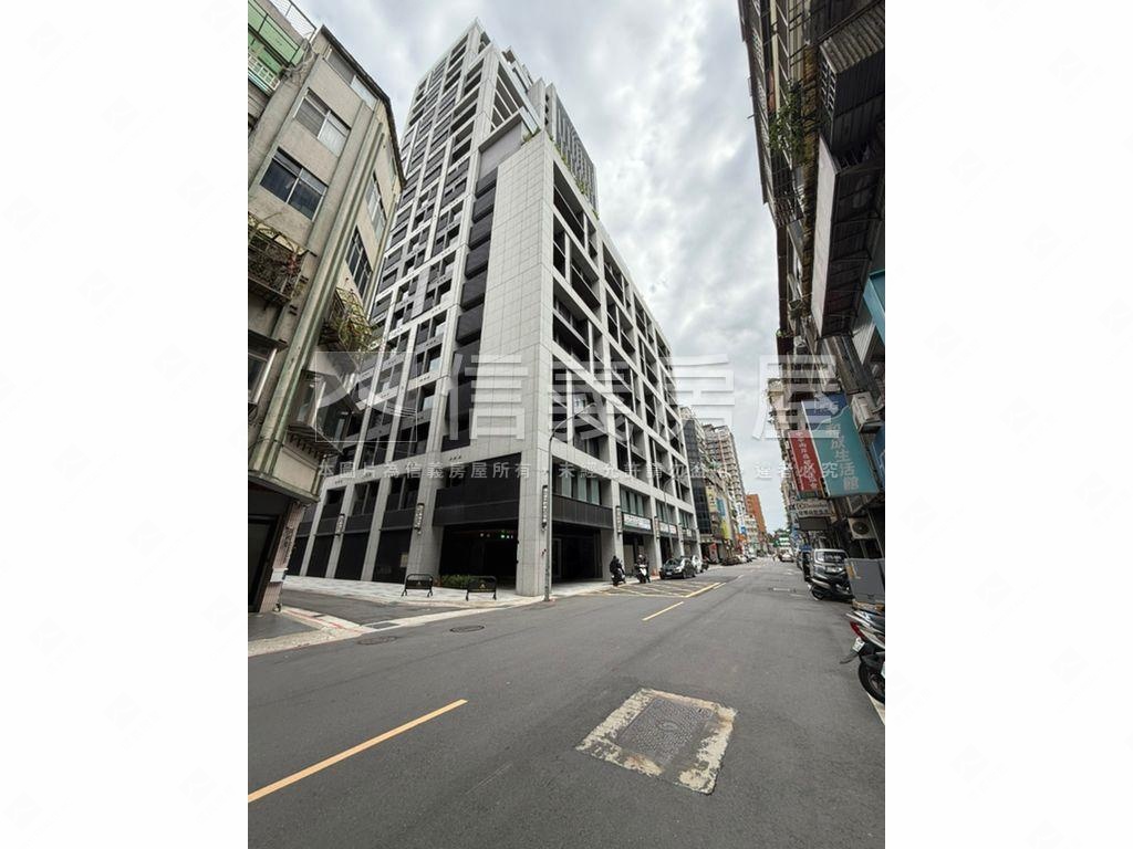 西門家樂福角窗店面房屋室內格局與周邊環境