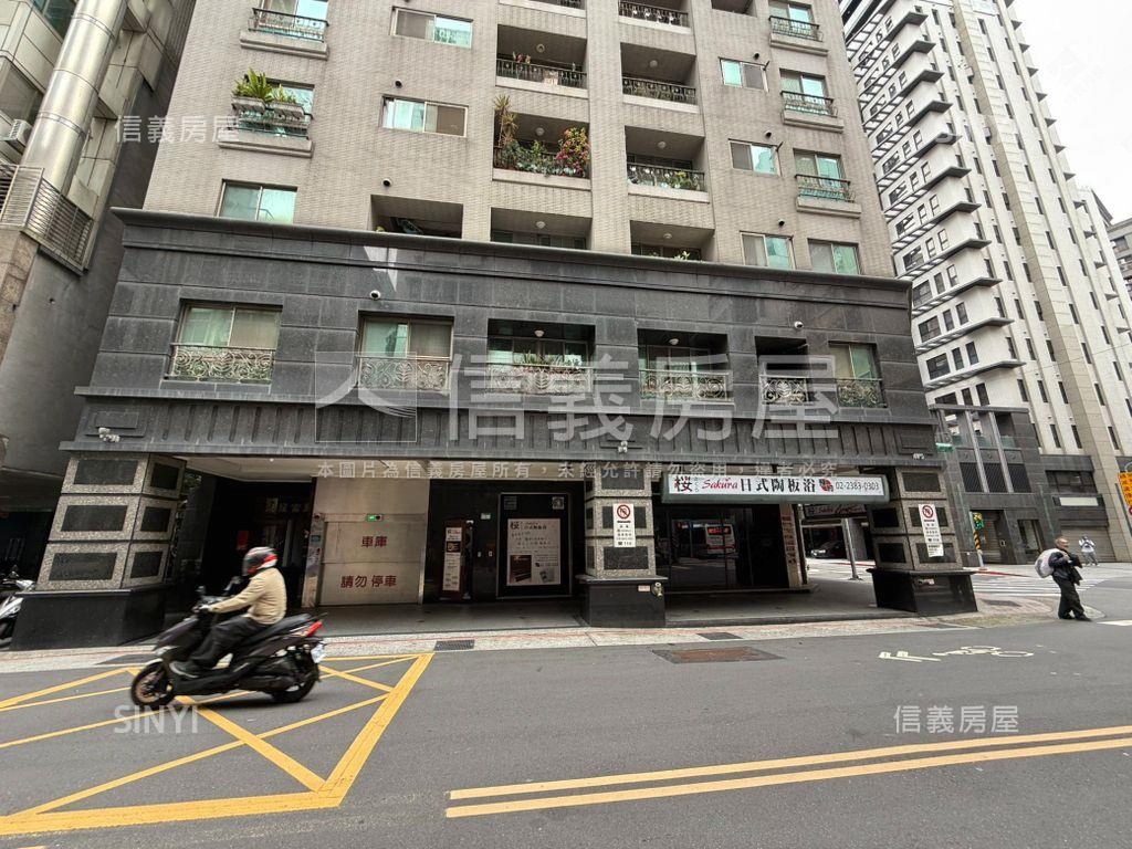 西門家樂福角窗店面房屋室內格局與周邊環境