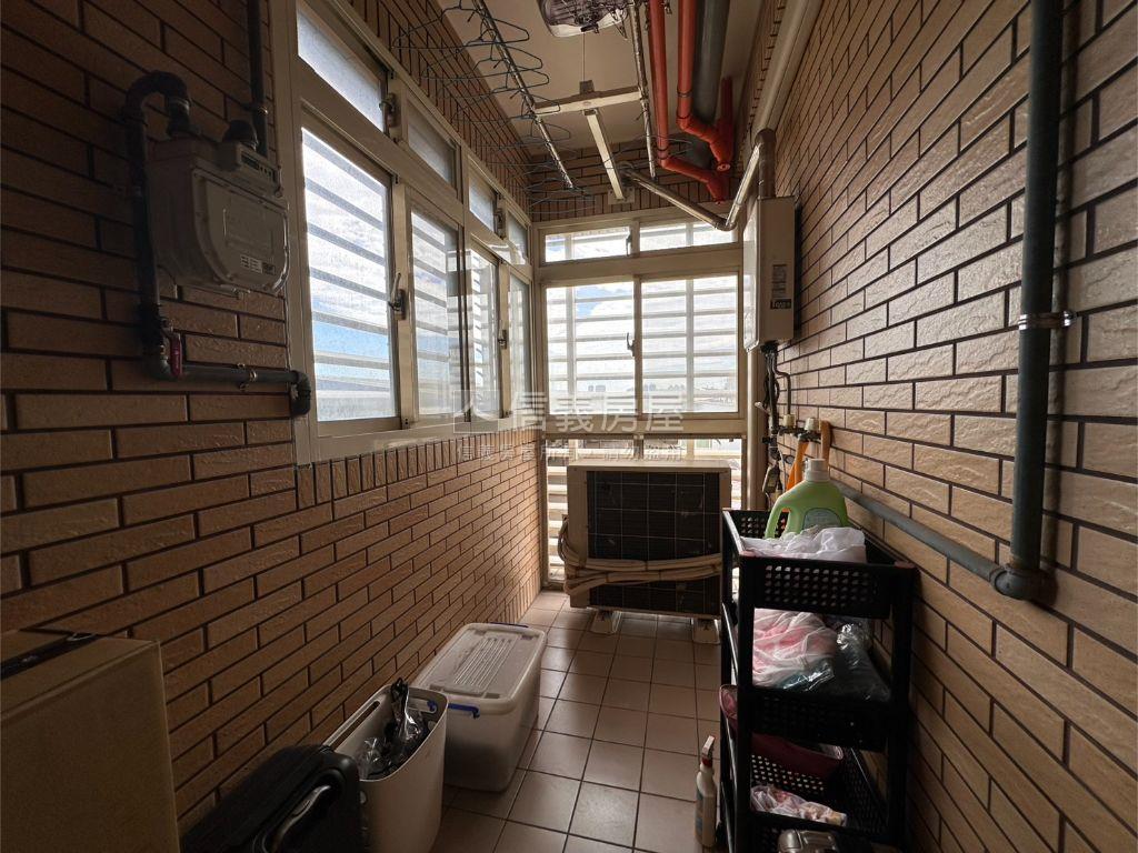 名軒皇城３房＋車位房屋室內格局與周邊環境