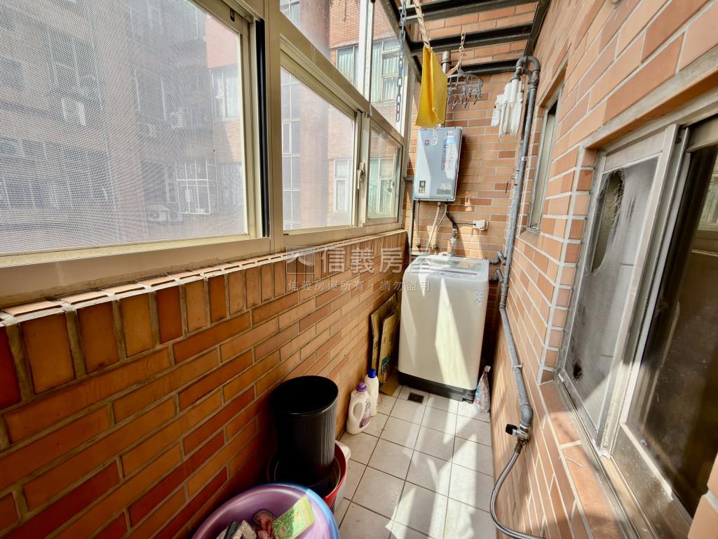高鮮屋挑高景觀高樓亮麗宅房屋室內格局與周邊環境