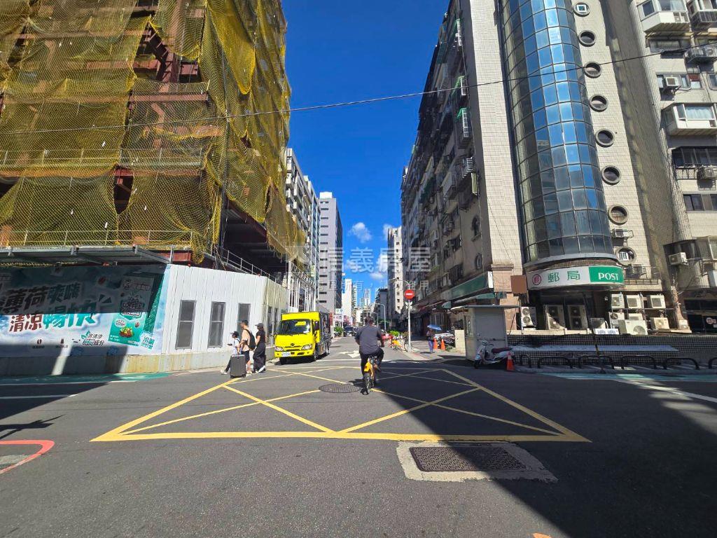 ＮＥＷ東區面寬金租店面房屋室內格局與周邊環境