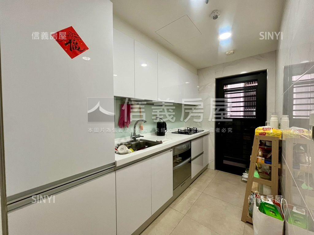 新五綻精緻裝潢兩房車位房屋室內格局與周邊環境