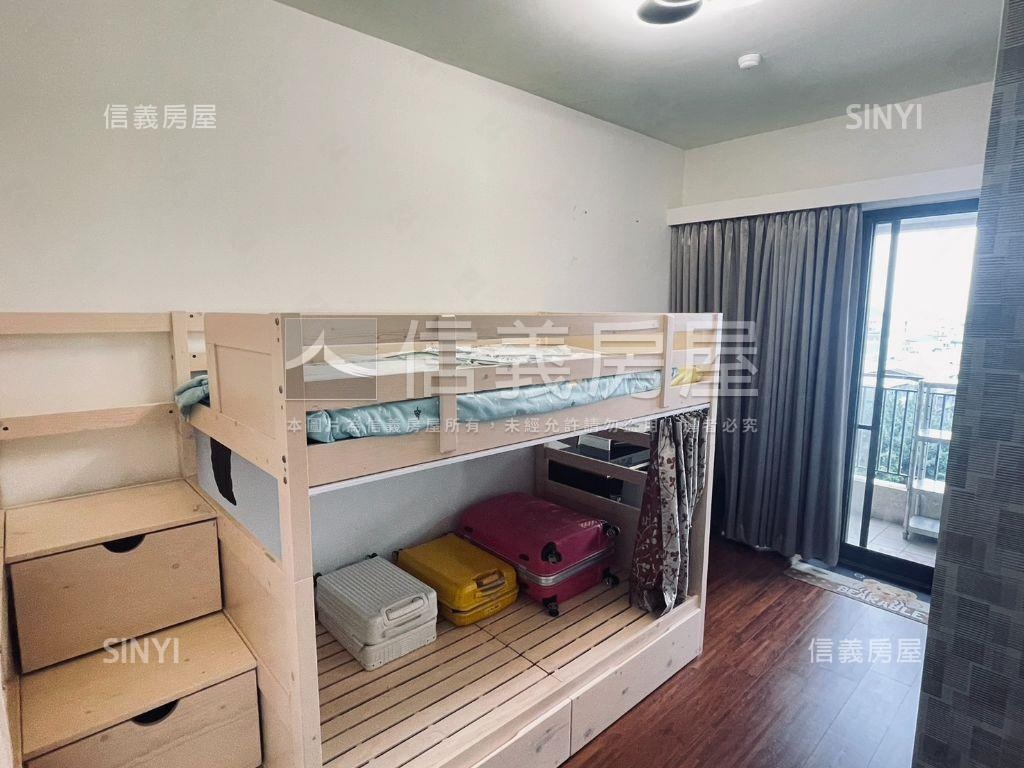 新世界２房雙衛＋車位房屋室內格局與周邊環境