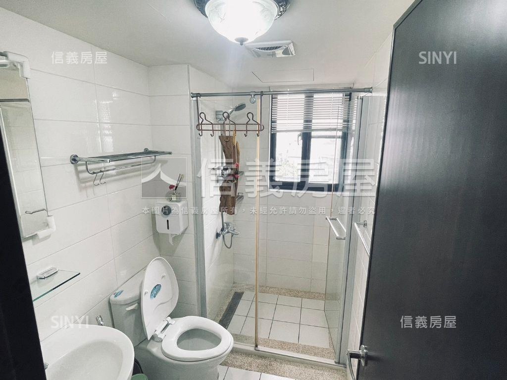 新世界２房雙衛＋車位房屋室內格局與周邊環境