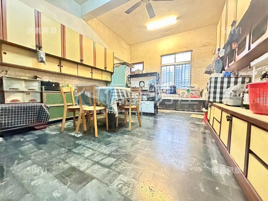 大里大明路臨路大地坪透天房屋室內格局與周邊環境