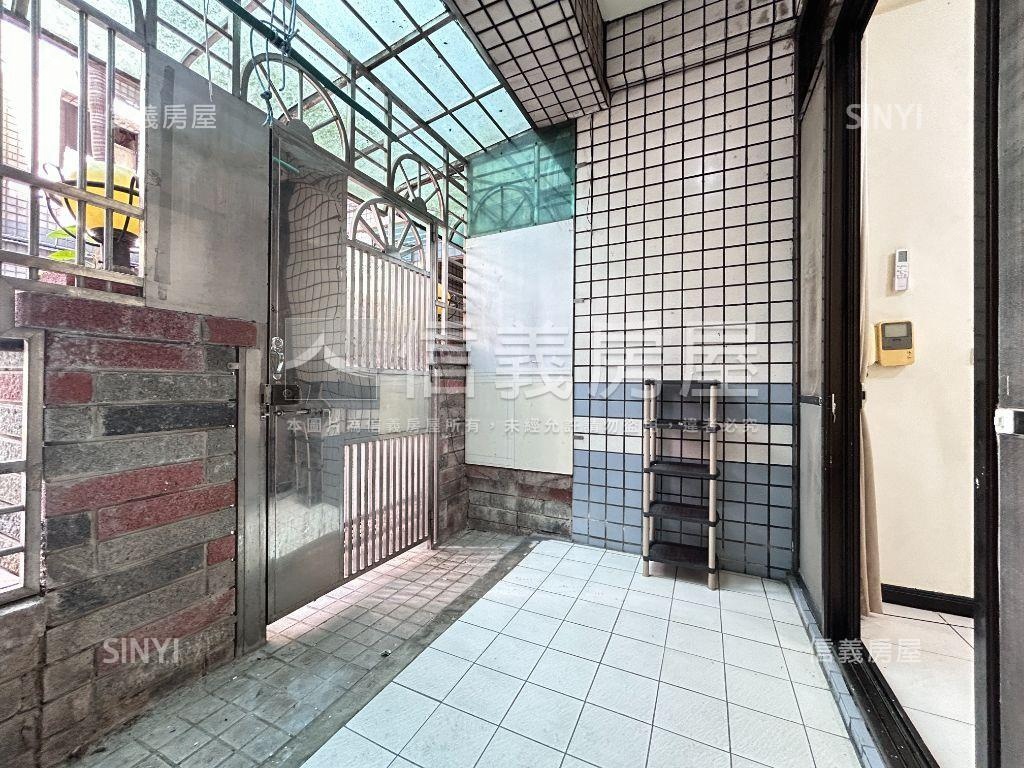 近機能電梯挑高大三房房屋室內格局與周邊環境