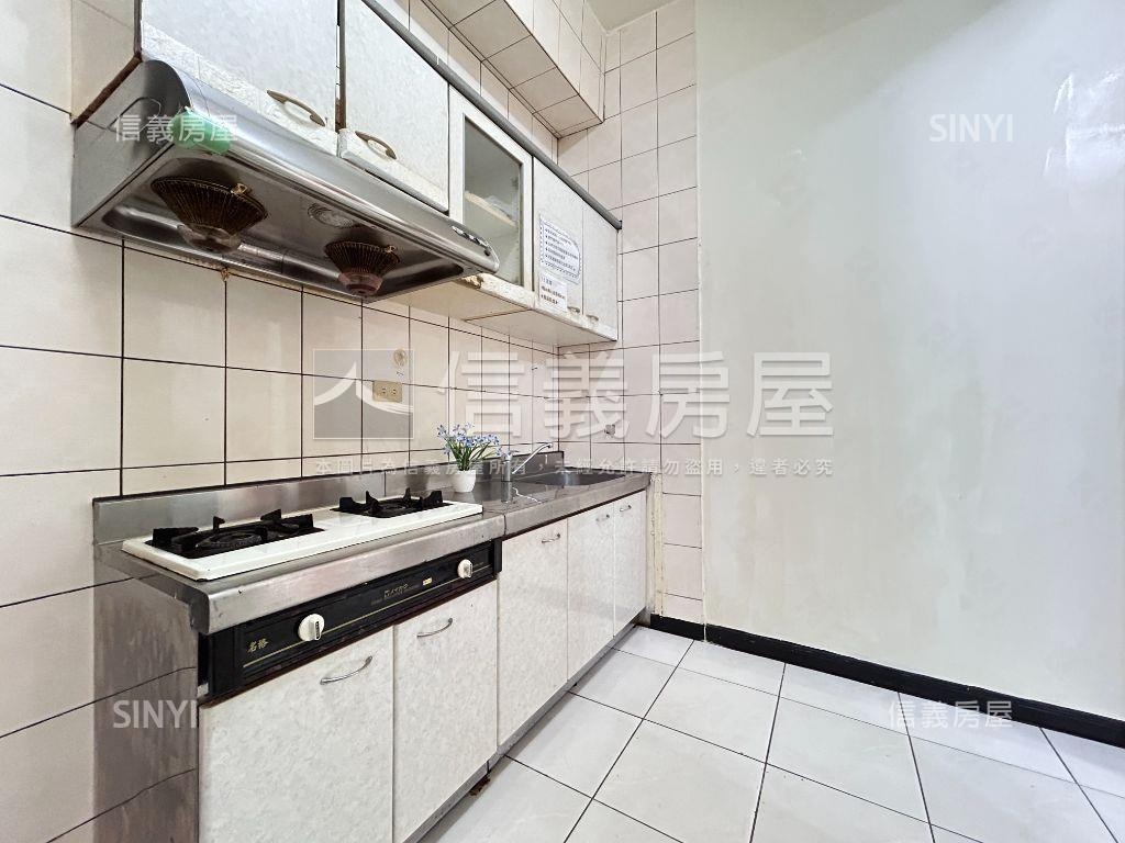 近機能電梯挑高大三房房屋室內格局與周邊環境