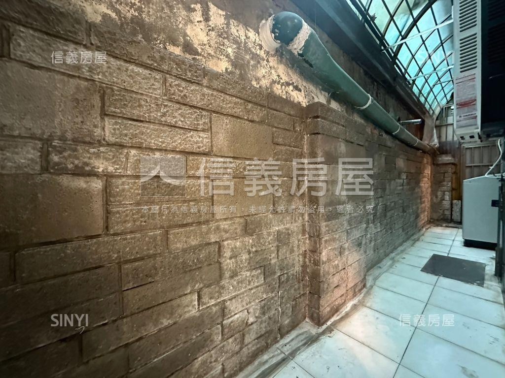 近機能電梯挑高大三房房屋室內格局與周邊環境