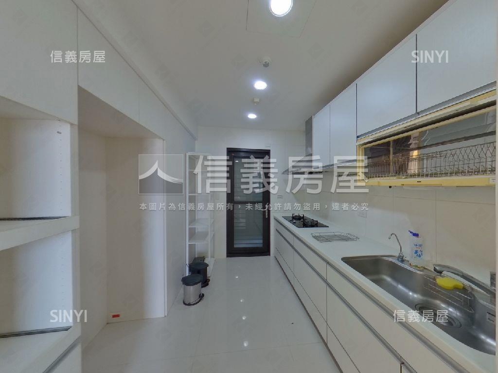 坤山名銓一景採光佳美三房房屋室內格局與周邊環境