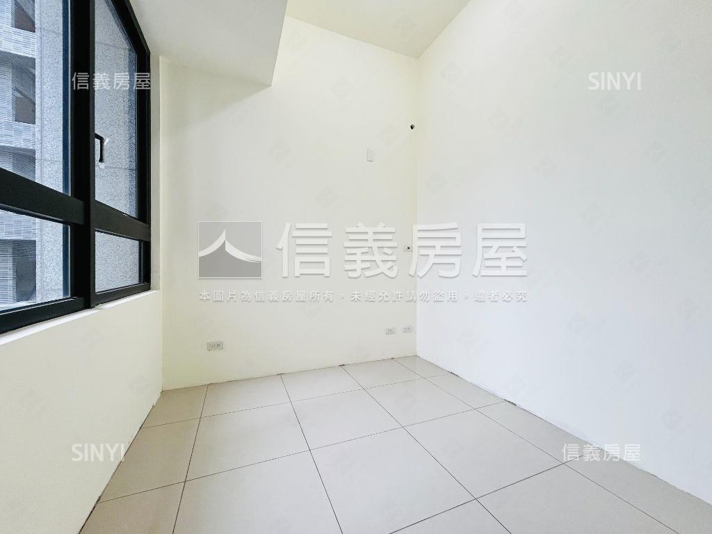 右岸㊣ＳＲＣ頂層全新兩房房屋室內格局與周邊環境