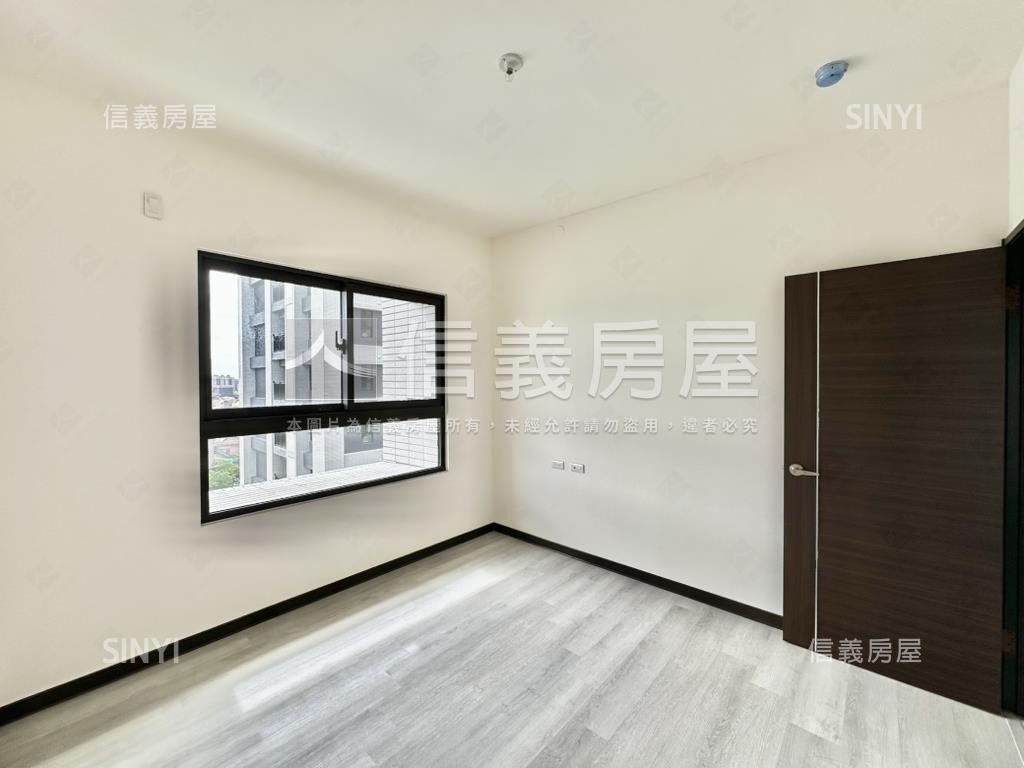 坐北朝南櫻花知殷三房平車房屋室內格局與周邊環境