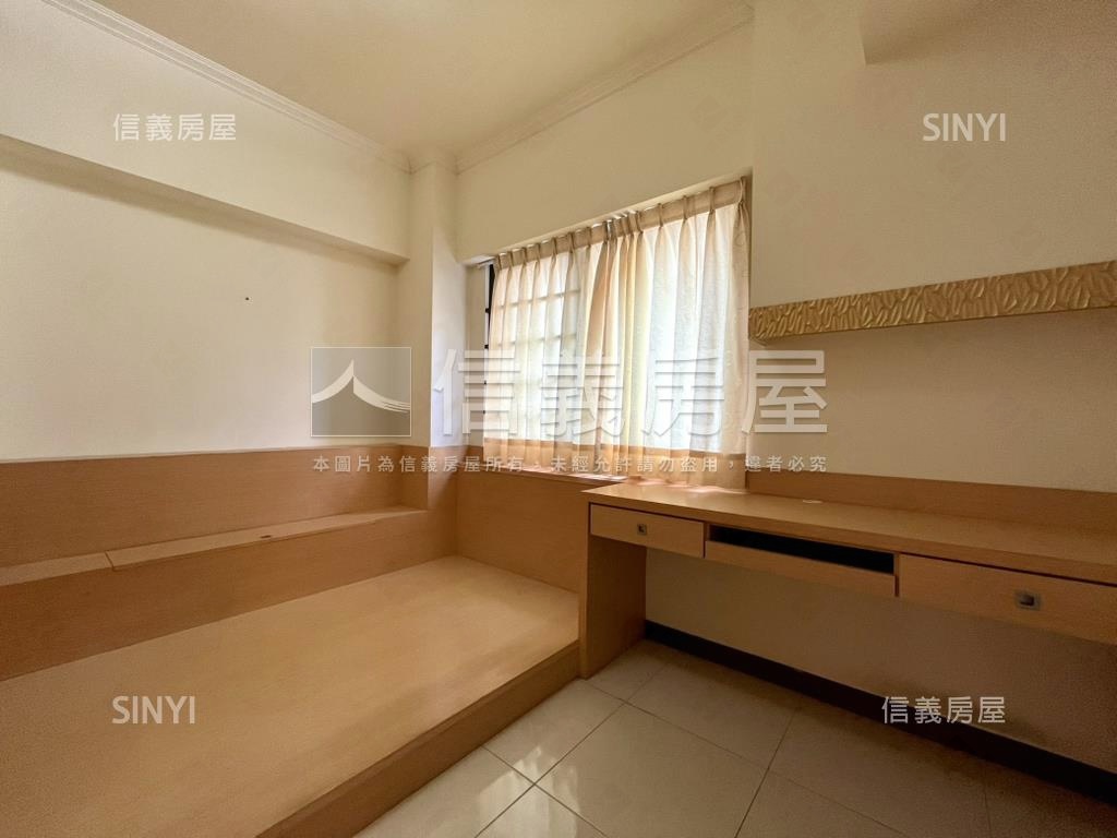 樓中樓挑高！多房平車房屋室內格局與周邊環境