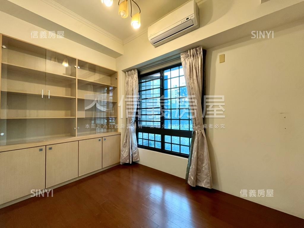 樓中樓挑高！多房平車房屋室內格局與周邊環境