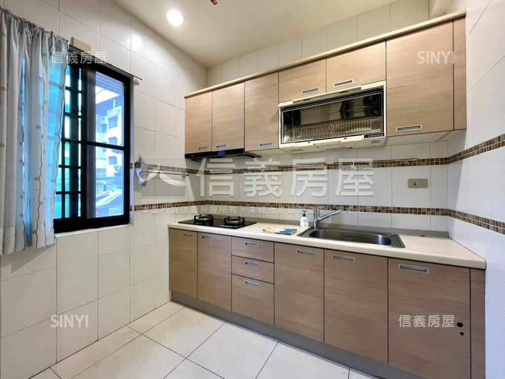 樓中樓挑高！多房平車房屋室內格局與周邊環境