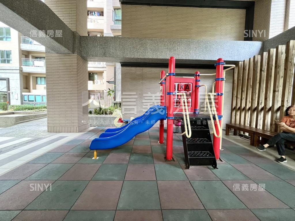 樓中樓挑高！多房平車房屋室內格局與周邊環境