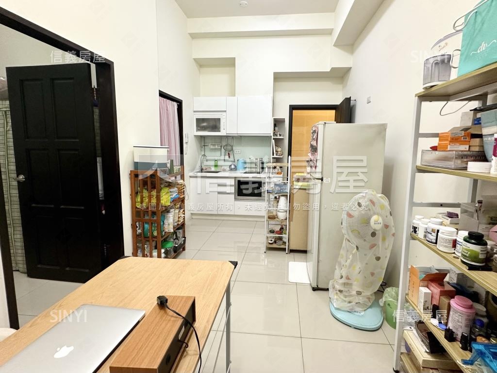 潛力新星。小資。套房車房屋室內格局與周邊環境