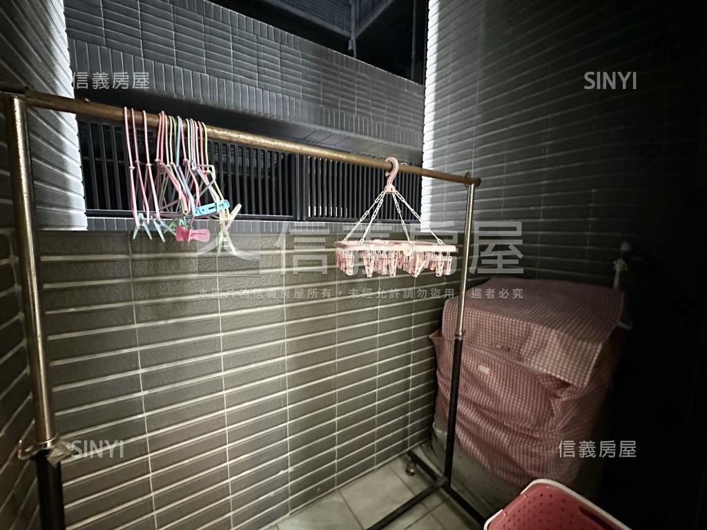 潛力新星。小資。套房車房屋室內格局與周邊環境