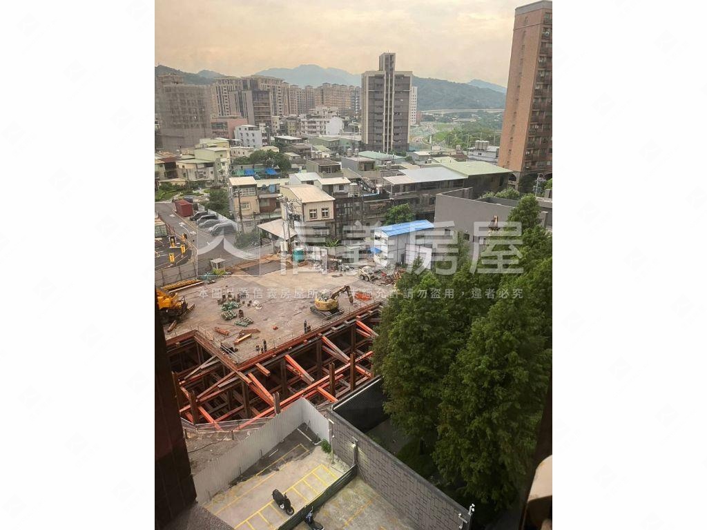 仁基京品雙捷運３房雙車位房屋室內格局與周邊環境