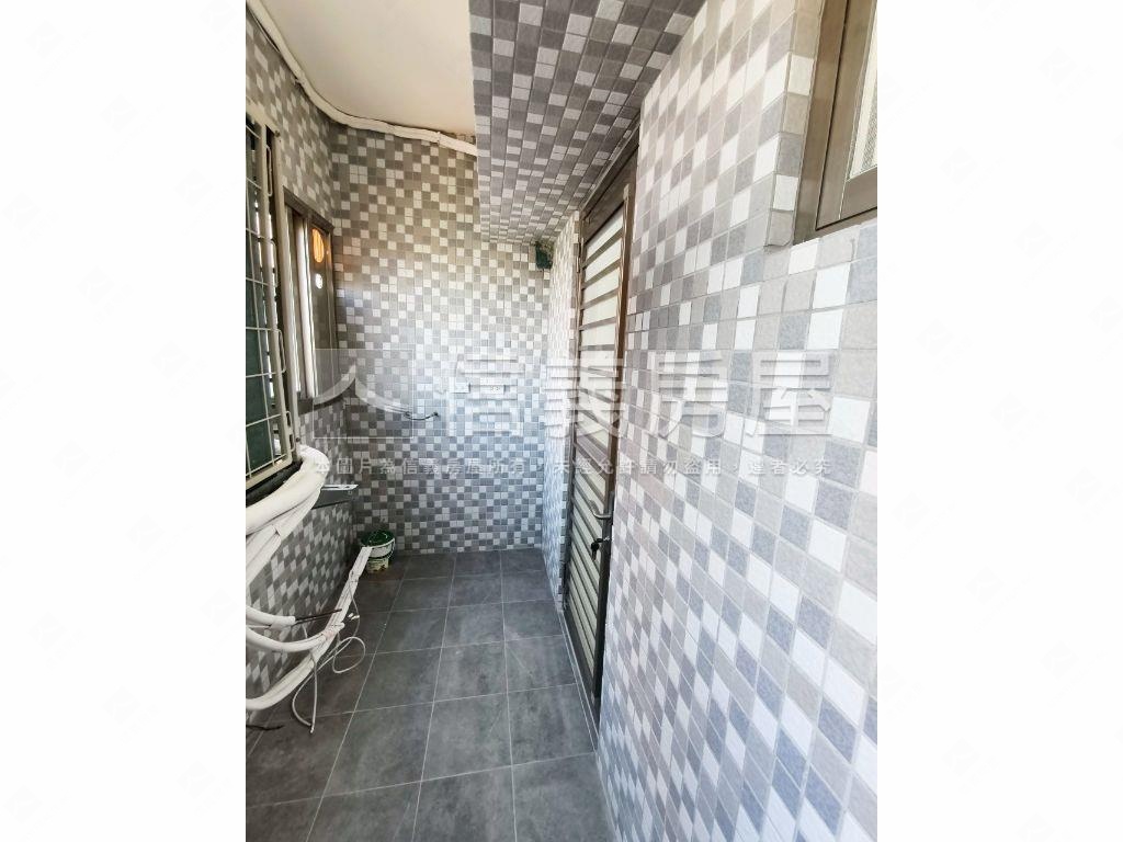 頂溪捷運面河３房平面車位房屋室內格局與周邊環境