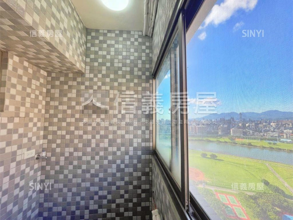 頂溪捷運面河３房平面車位房屋室內格局與周邊環境