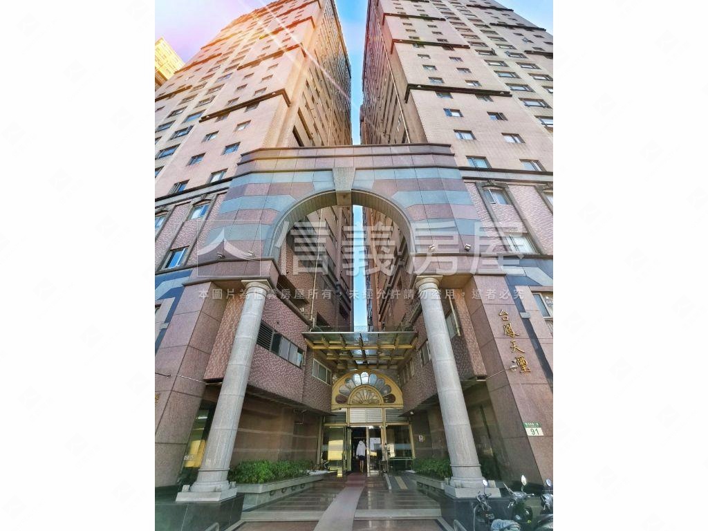 頂溪捷運面河３房平面車位房屋室內格局與周邊環境