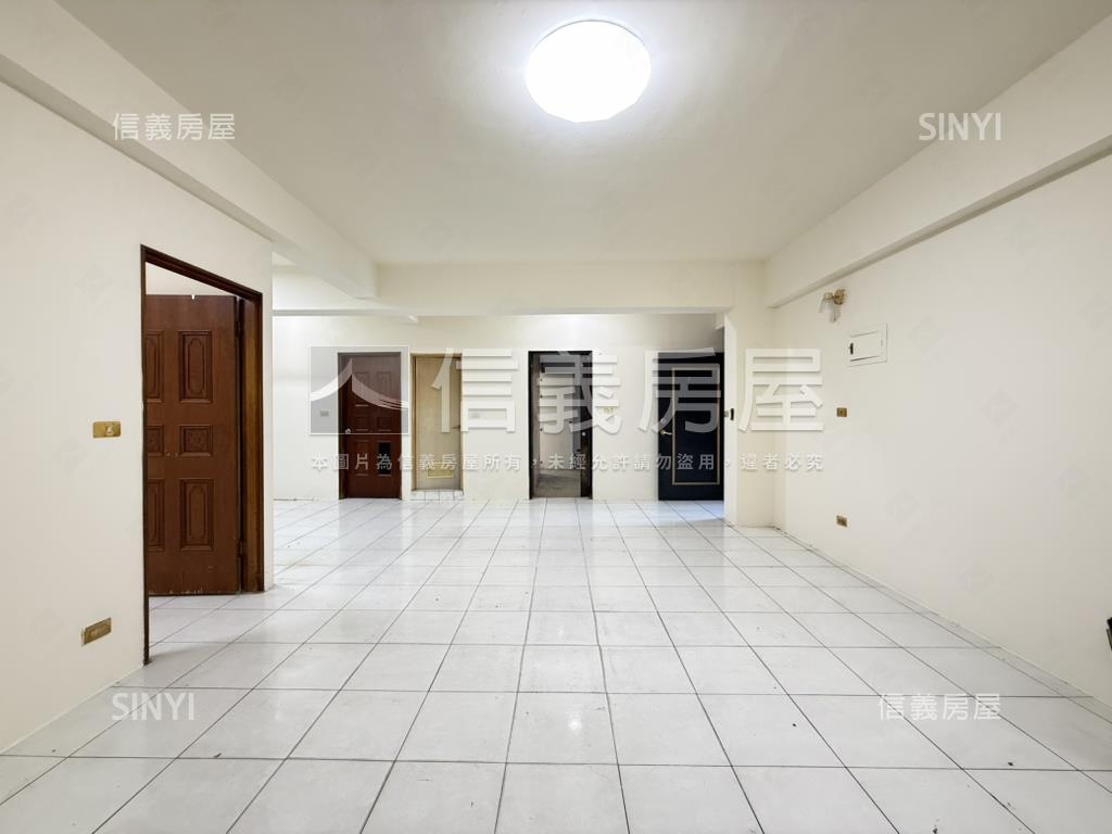 東區漂亮格局一樓稀有釋出房屋室內格局與周邊環境