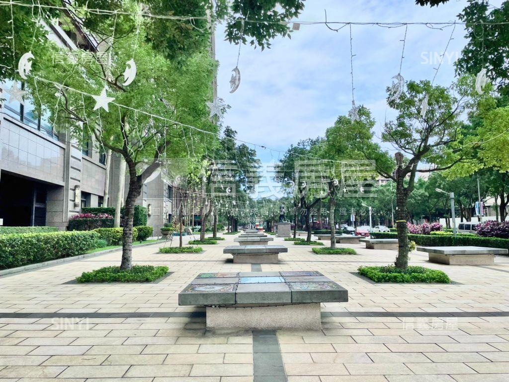 遠雄翡冷翠柱邊Ｂ３寬車位房屋室內格局與周邊環境