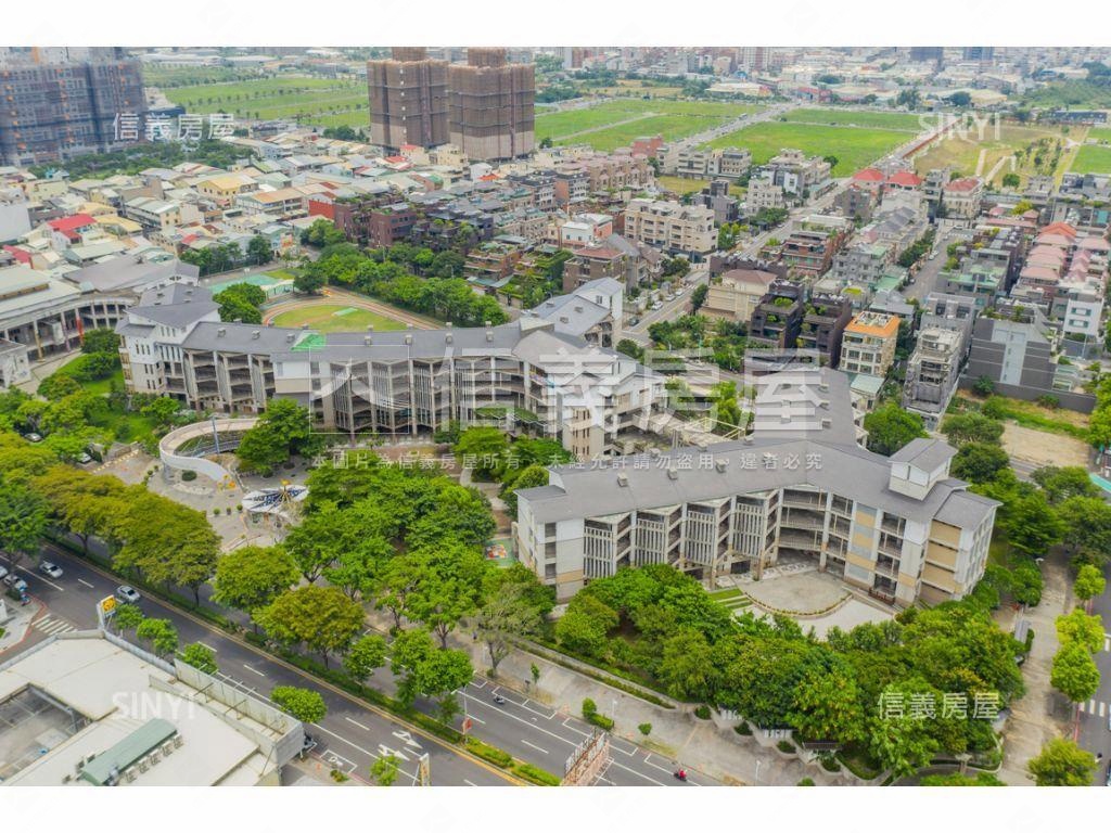 １１期三房近８２３公園讚房屋室內格局與周邊環境