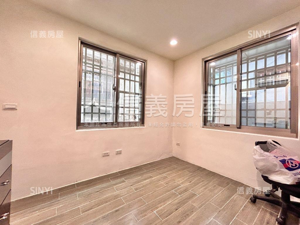 近ＳＯＧＯ面寬５米８透天房屋室內格局與周邊環境