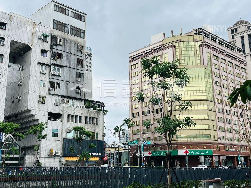 近ＳＯＧＯ面寬５米８透天房屋室內格局與周邊環境