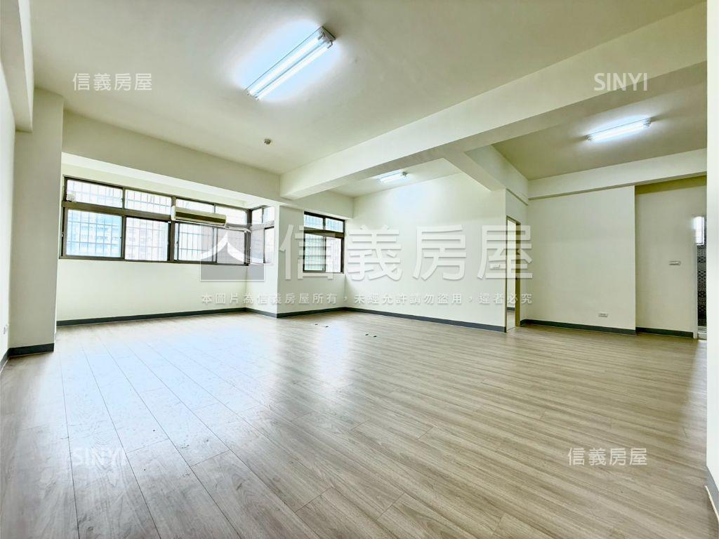 河堤Ｘ裕誠商圈大三房車位房屋室內格局與周邊環境