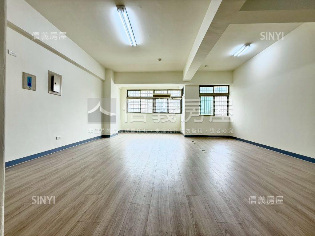 河堤Ｘ裕誠商圈大三房車位房屋室內格局與周邊環境