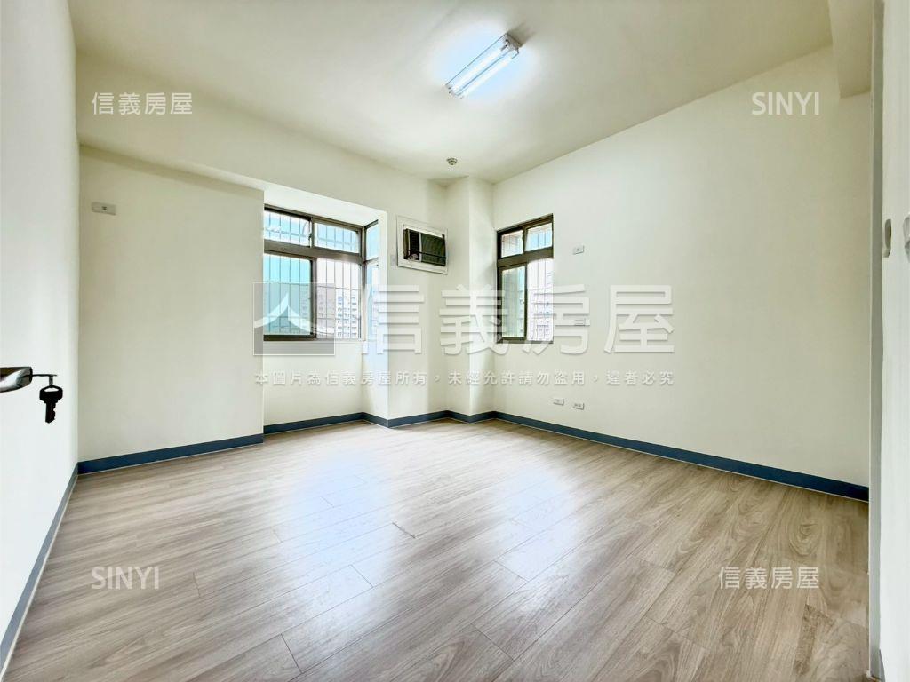 河堤Ｘ裕誠商圈大三房車位房屋室內格局與周邊環境